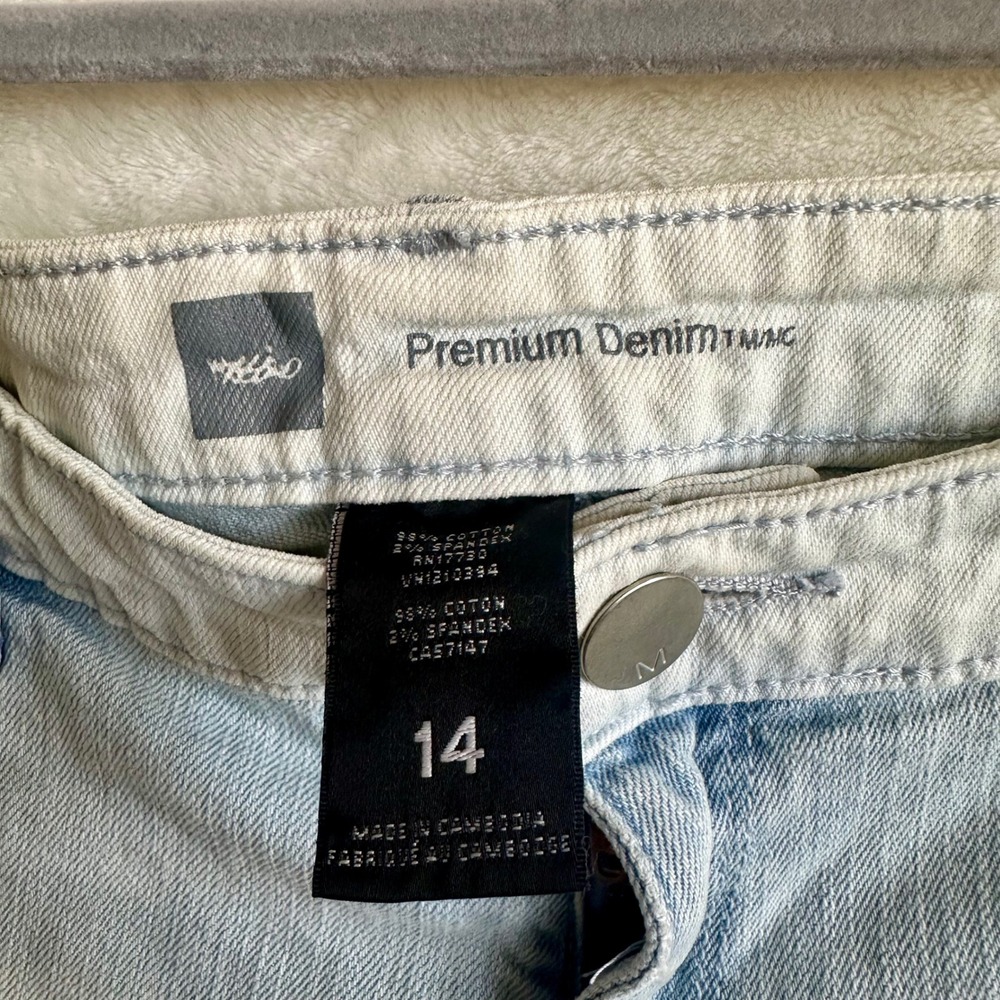 Mossimo Premium Denim Distressed Jean Shorts Size 14 Light Wash Cutoff Summer - Picture 2 of 4